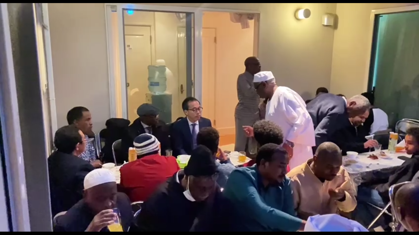 You are currently viewing إفطار رمضاني للجالية السودانية في منزل السفير